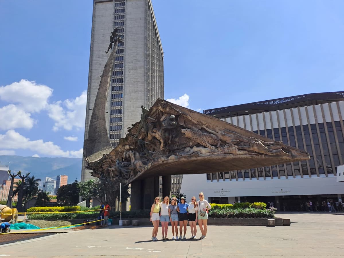 Tour Comuna 13 con Teleférico en Medellín
