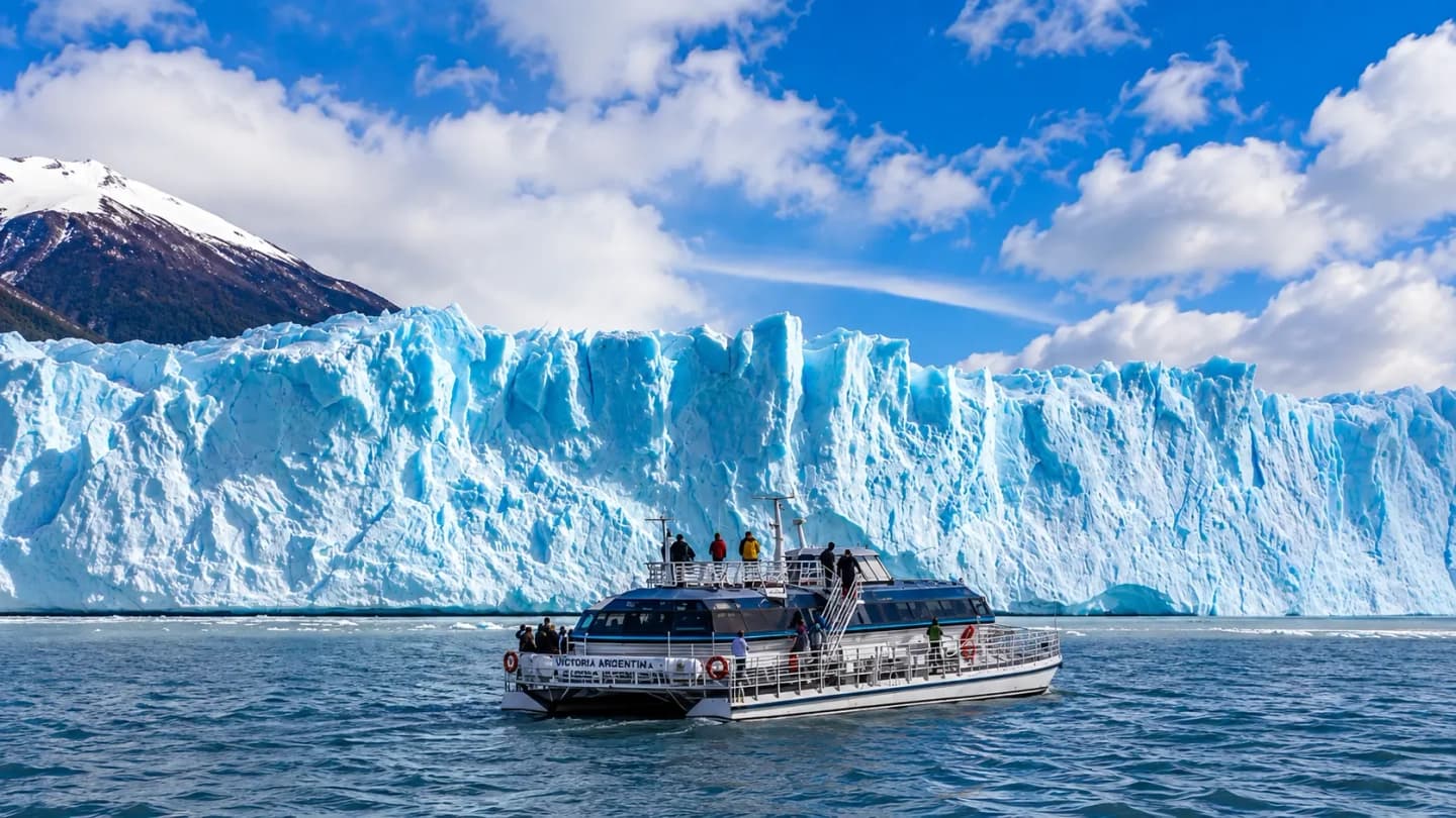 Excursión con Caminata por Pasarelas y Navegación Frente al Glaciar Perito Moreno