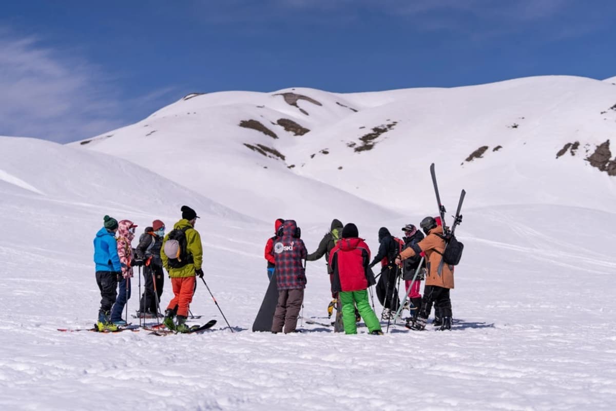 Experiencia de Randonnée en Laguna del Maule: Nieve y Vistas Volcánicas