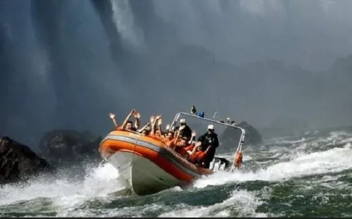 Iguazú en 2 días: Excursión a Cataratas de Argentina con  Gran Aventura y Brasil con Parque de Aves