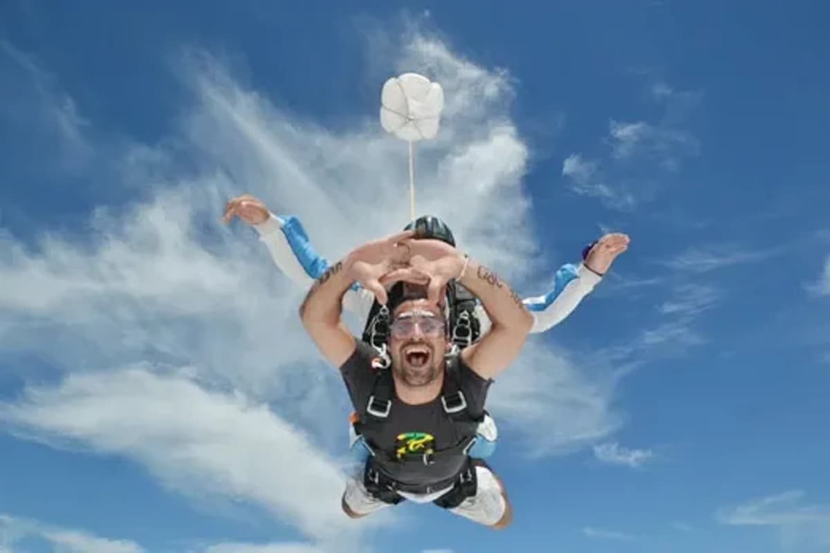Salto en Paracaídas en Chascomús: ¡Adrenalina Pura!