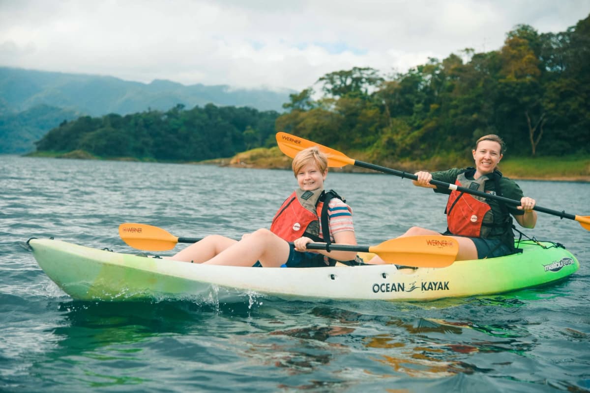 Aventura en Kayak en el Lago Arenal de La Fortuna
