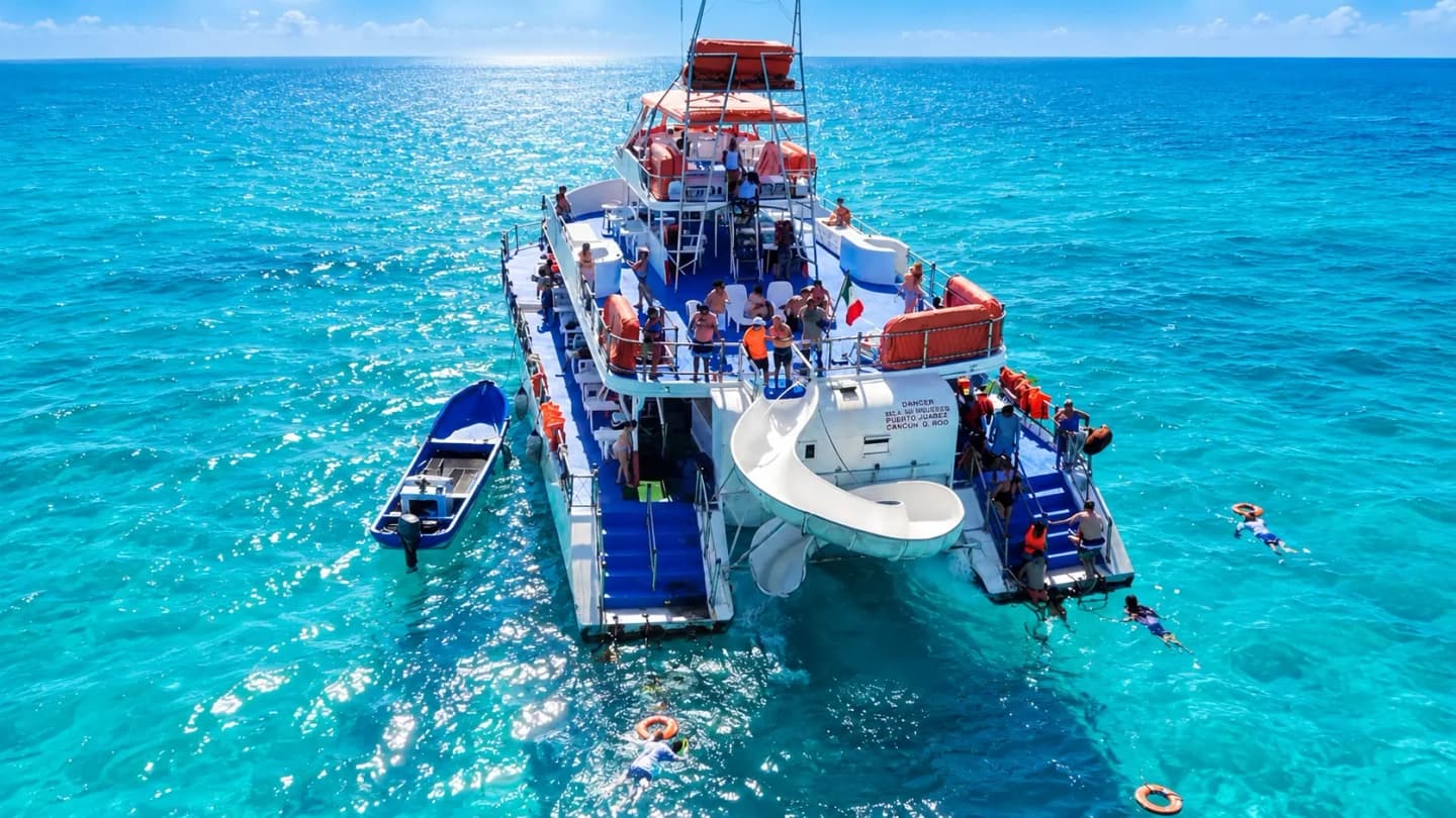 Crucero Dancer a Isla Mujeres con almuerzo y barra libre en Cancún