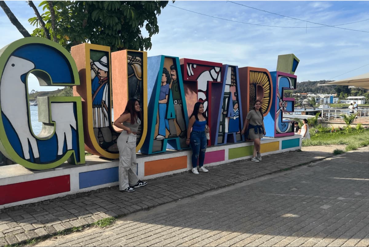 Tour a Guatapé y Piedra del Peñol desde Medellín