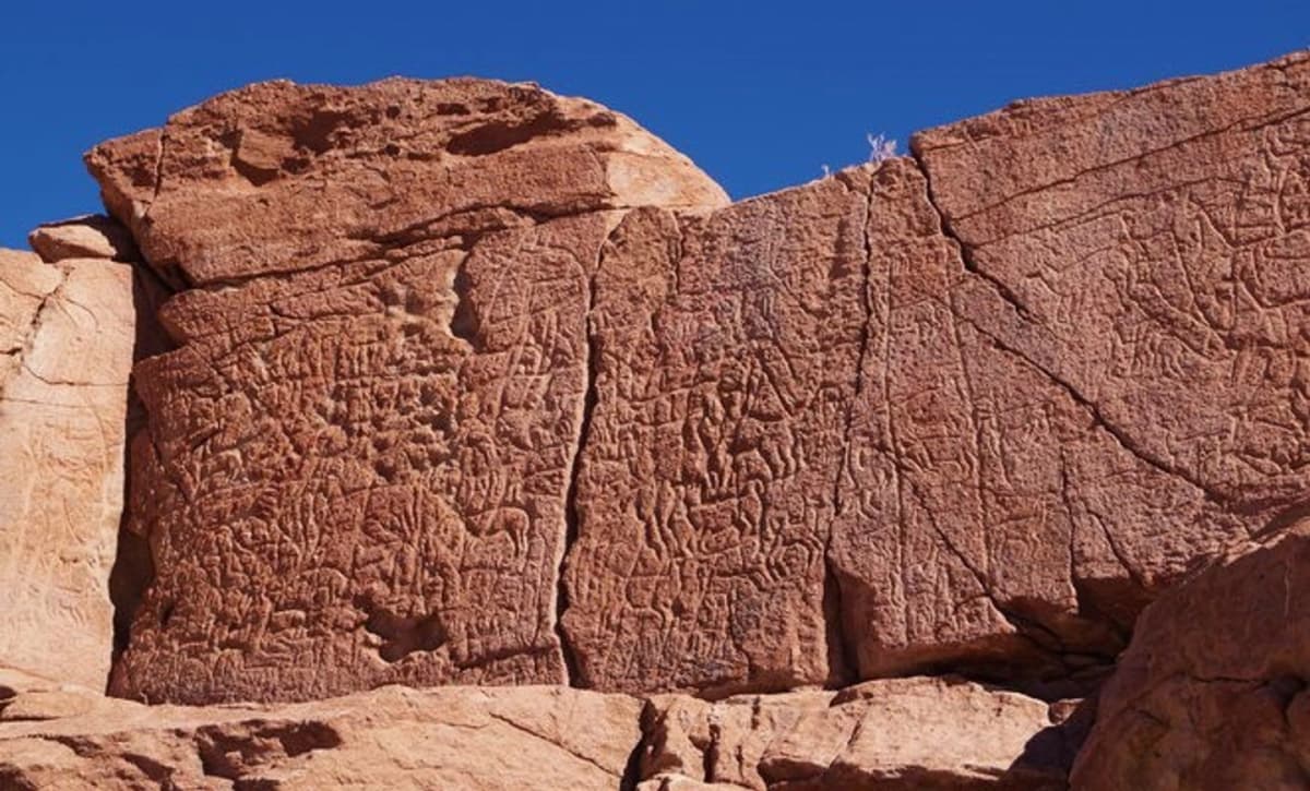 Tour al Valle del Arcoíris y Petroglifos de Yerbas Buenas desde San Pedro de Atacama