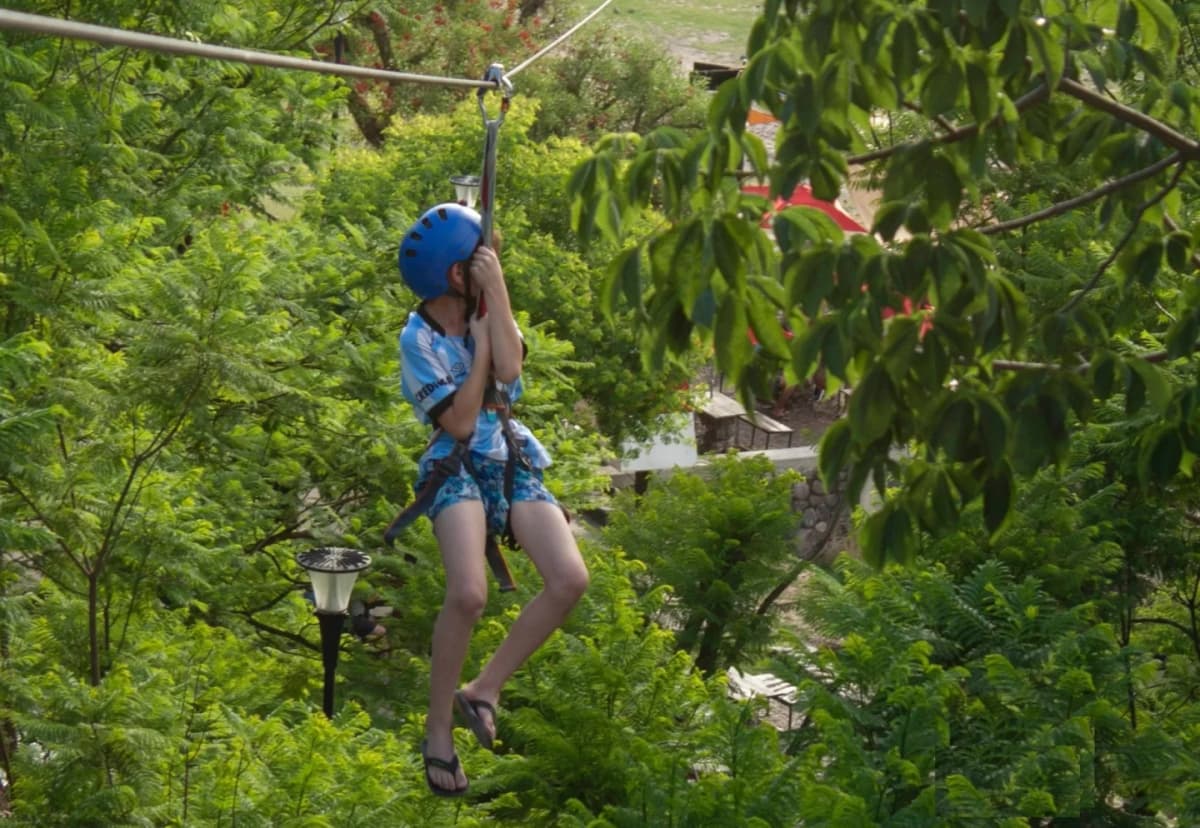 Vuelo en Tirolesa en el Dique Cadillal en Tucumán