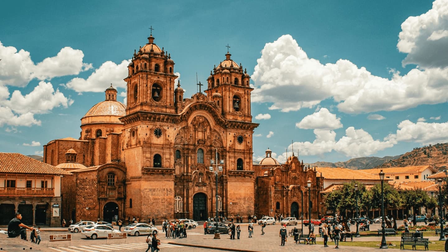 Private City Tour through the Historic Center and Miraflores in Lima