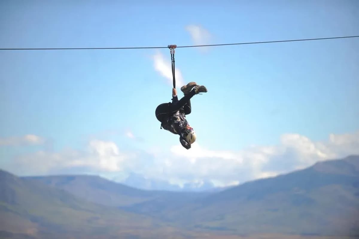 Tirolesa en Cerro Frías con Almuerzo en Calafate