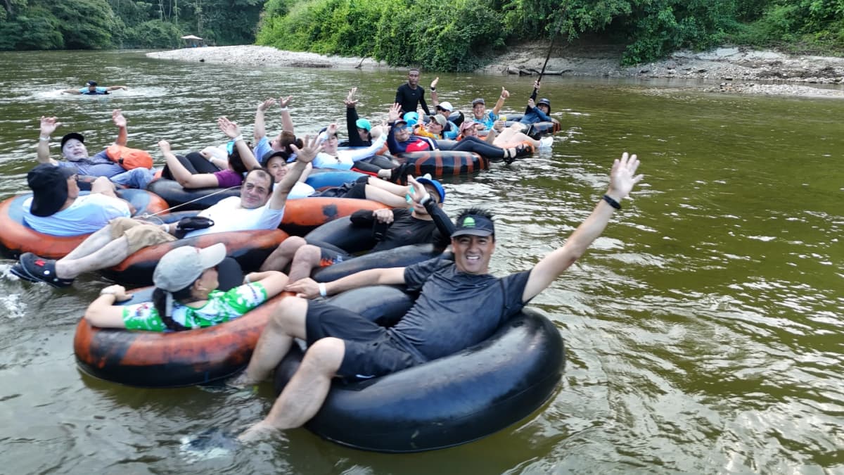 Tour de Tubing Caracolí en Río Palomino
