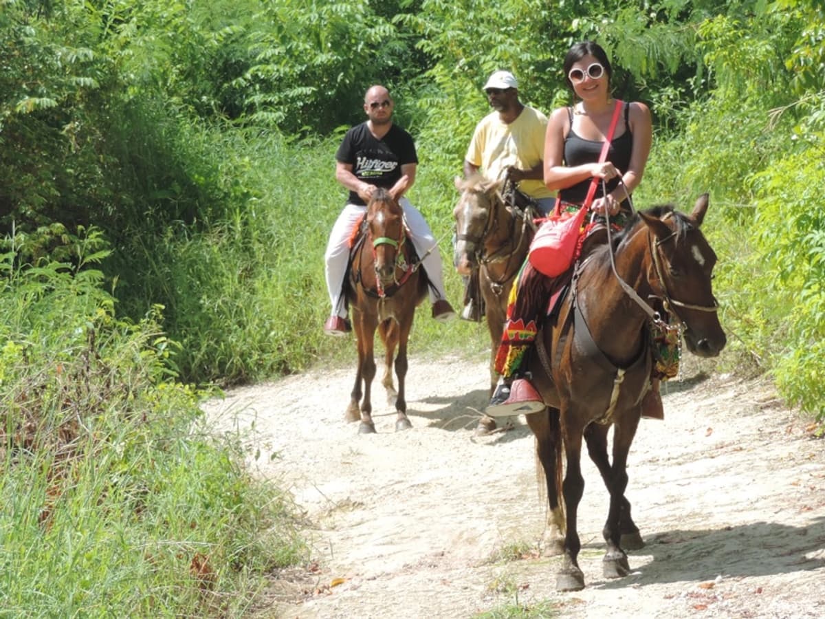Cabalgata de 2 horas por ruta ecológica y mirador rural