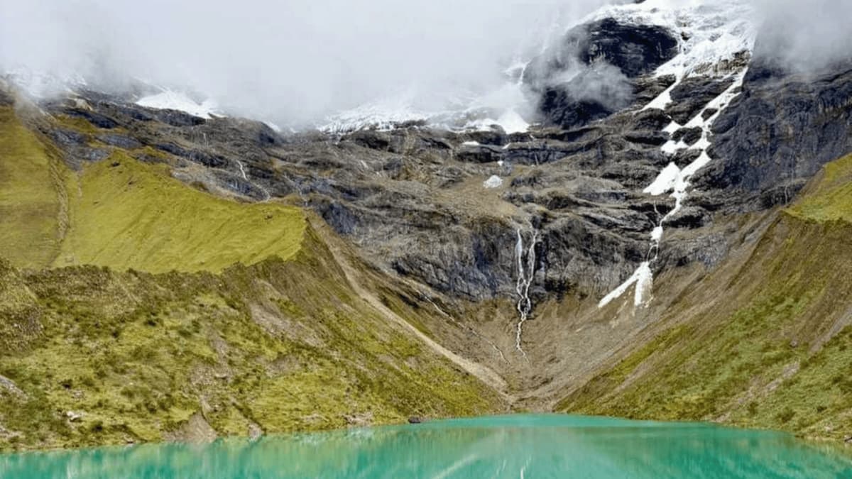 Tour Laguna Humantay desde Cusco Trekking de Alta Montaña