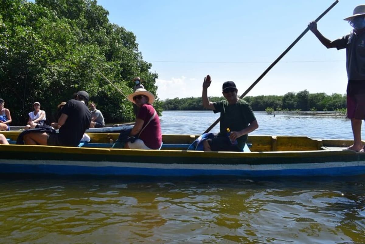 Excursión de pesca en manglares y volcán del Totumo desde Cartagena