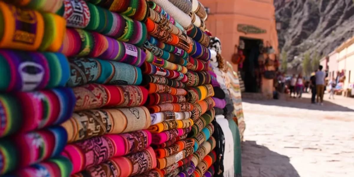 Quebrada Humahuaca con Hornocal desde Purmamarca