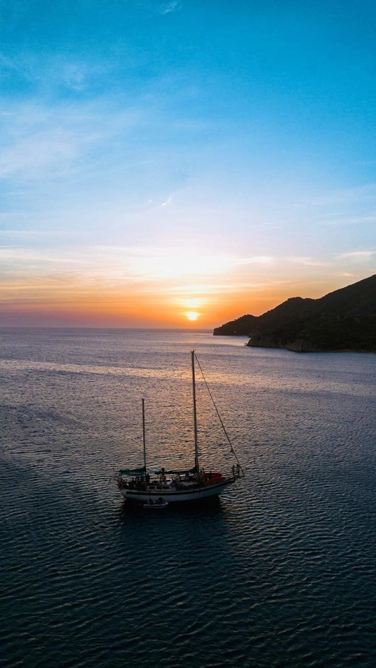 Atardecer en velero Sonata en Santa Marta con visita a Taganga