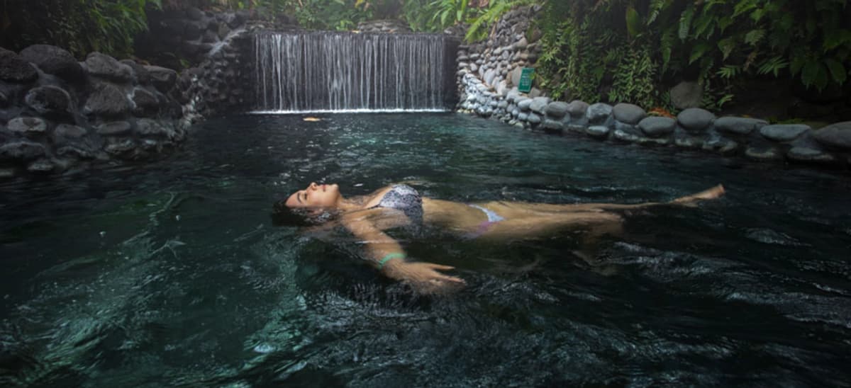 Volcán Arenal Sarchi pueblo de Artesanías & visita a Ecotermales La Fortuna