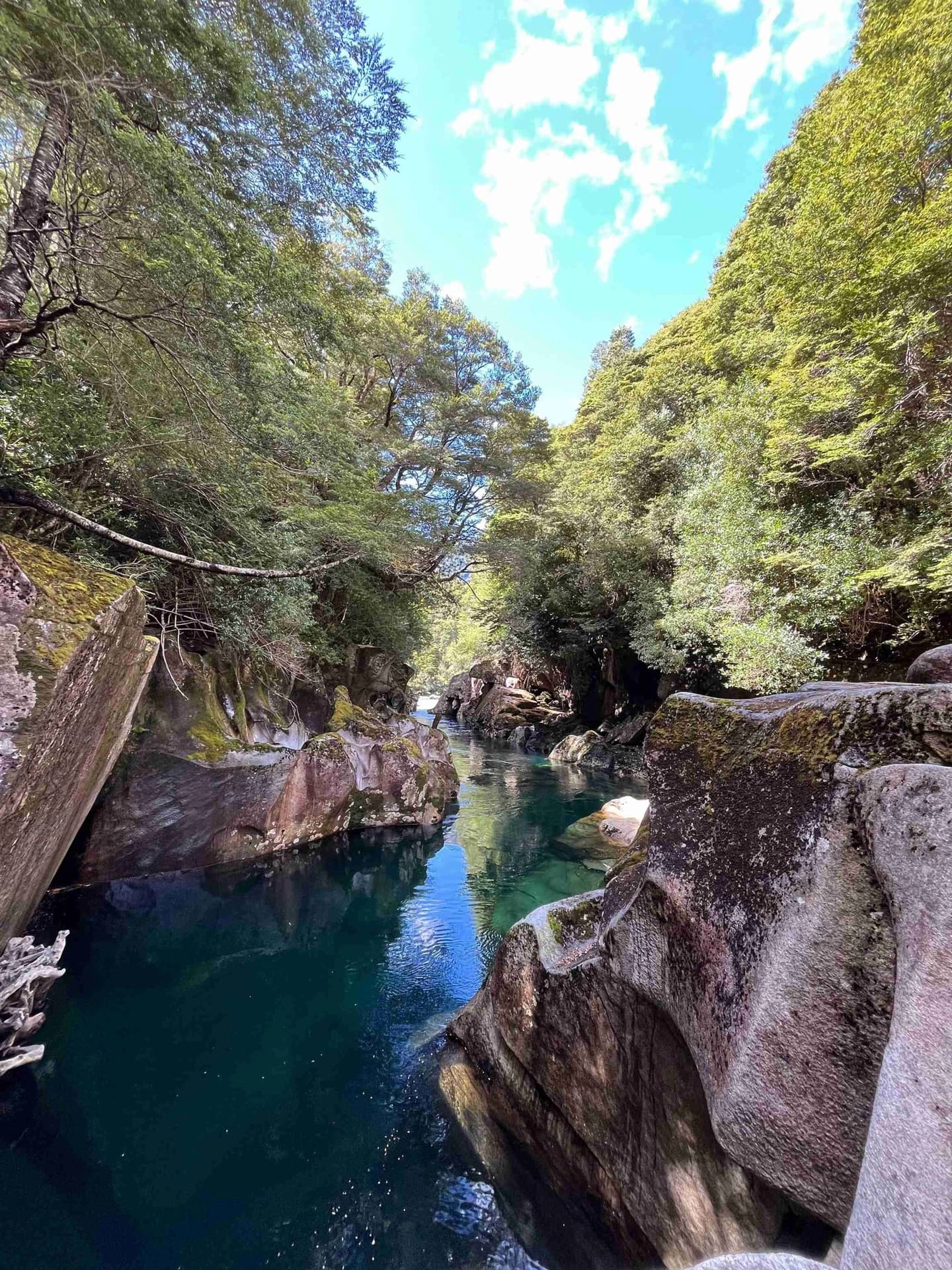 Puente Piedra en Villa Mañihuales Chile