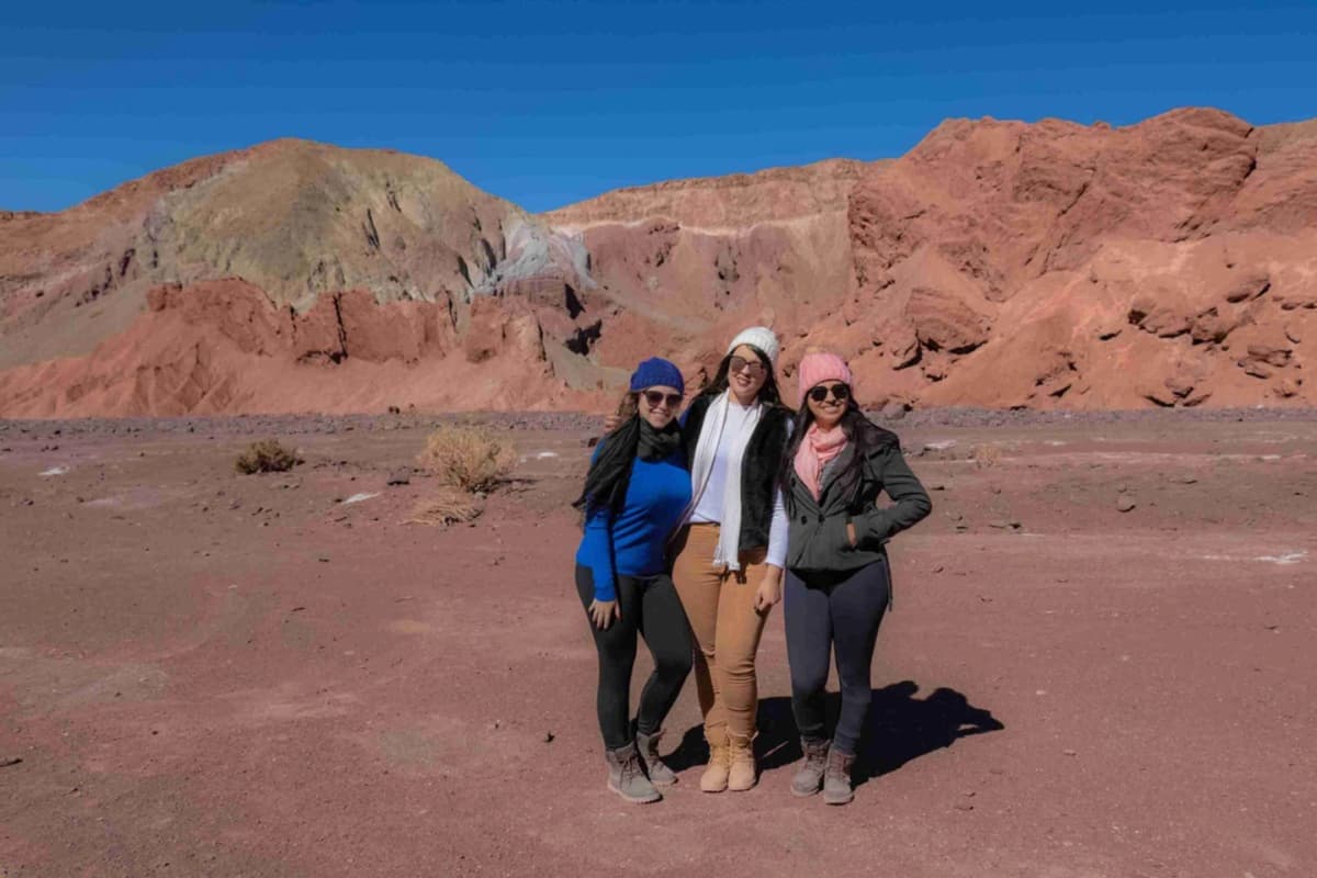 Tour Valle del Arcoíris: Colores y Petroglifos en San Pedro de Atacama