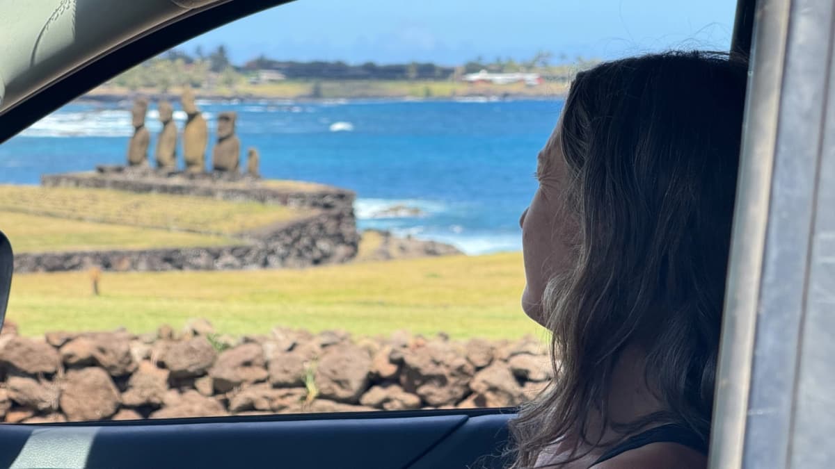 Hotel – Airport Transfer with Farewell Lei in Rapa Nui