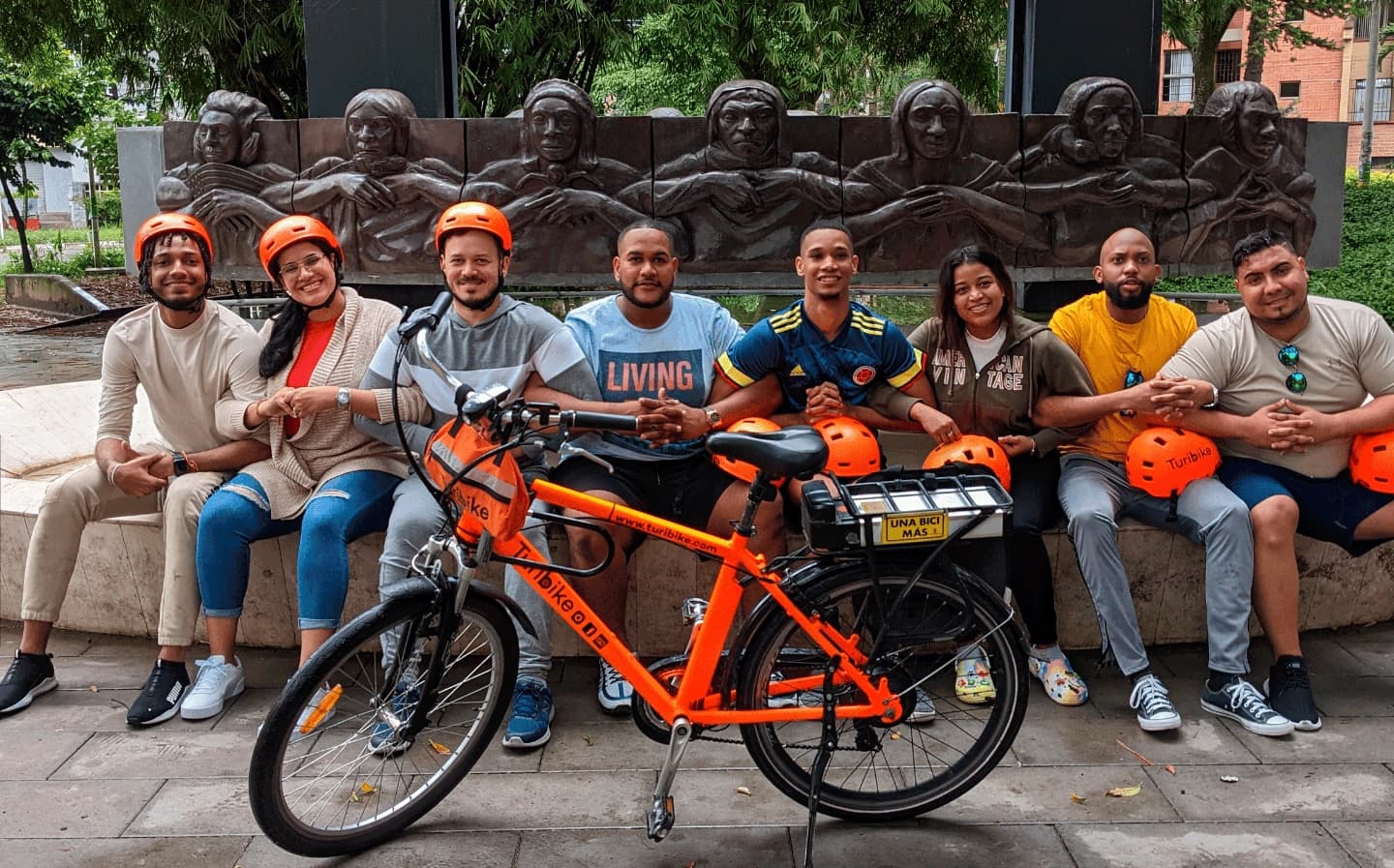 Tour de Comida Local en E-Bike por Medellín 