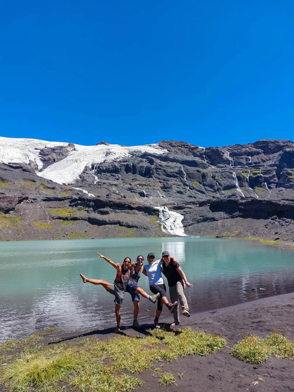 Trekking Laguna Espejo: Aventura entre Glaciares y Bosques Nativos