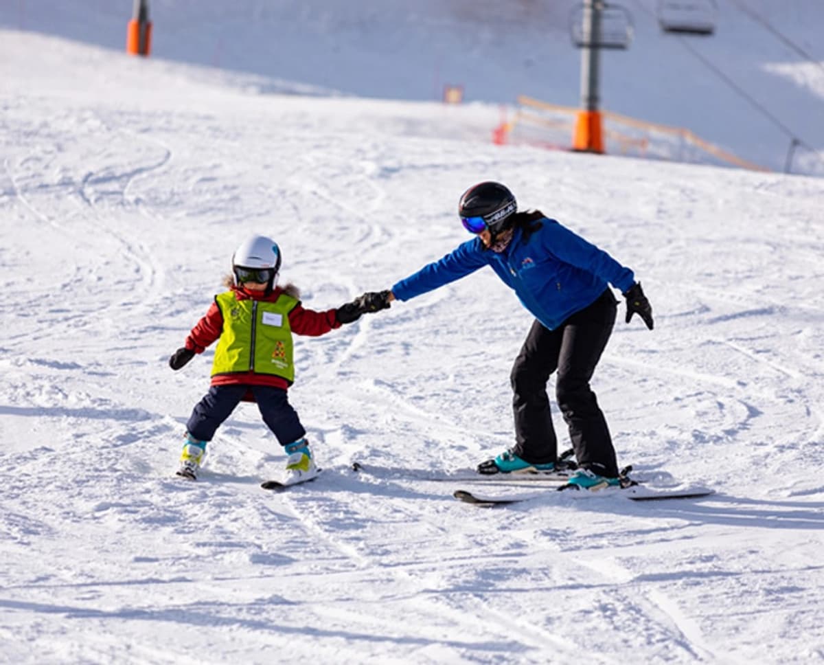 Aprenda a Esquiar em Valle Nevado sem Aluguel: Aula e Ticket para Iniciantes