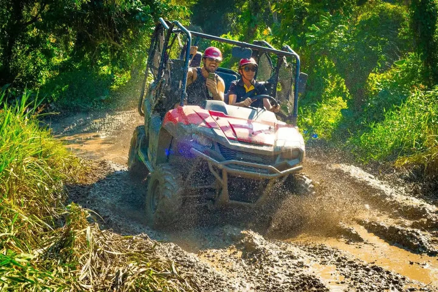 Punta Cana: combo de buggy 4x4 y circuito de 12 tirolesas