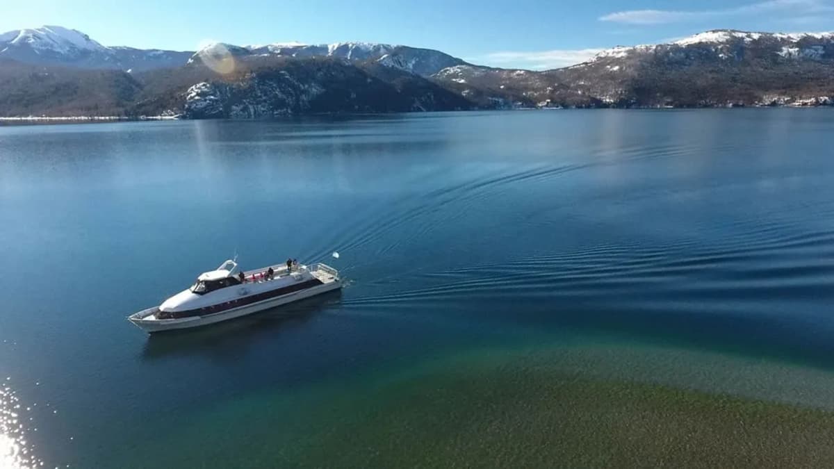 Paseo en Barco por el Lago Lacar a Quila Quina