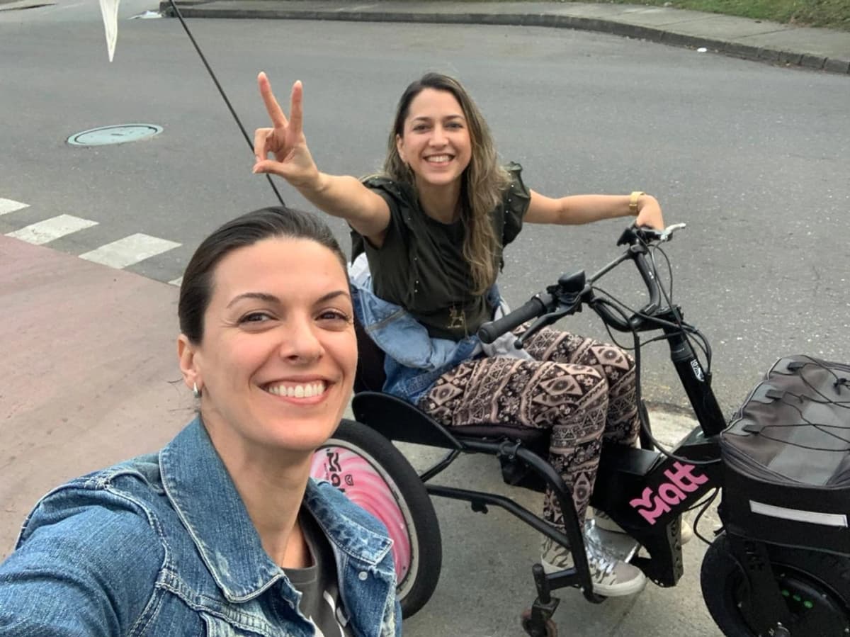 Alquiler de Triciclo eléctrico con guía en tour personalizado en Medellín