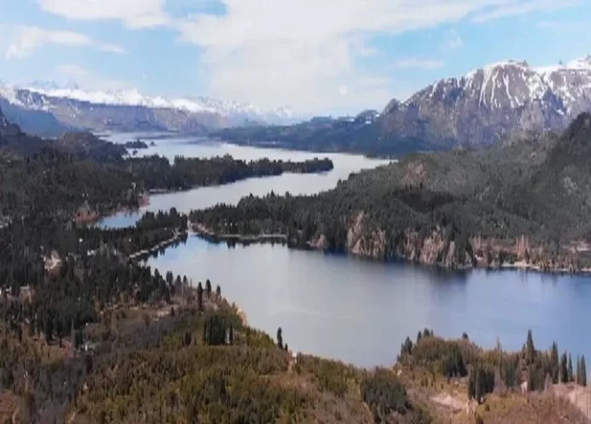 Navegación en Barco Lago Alumine en Villa Pehunia