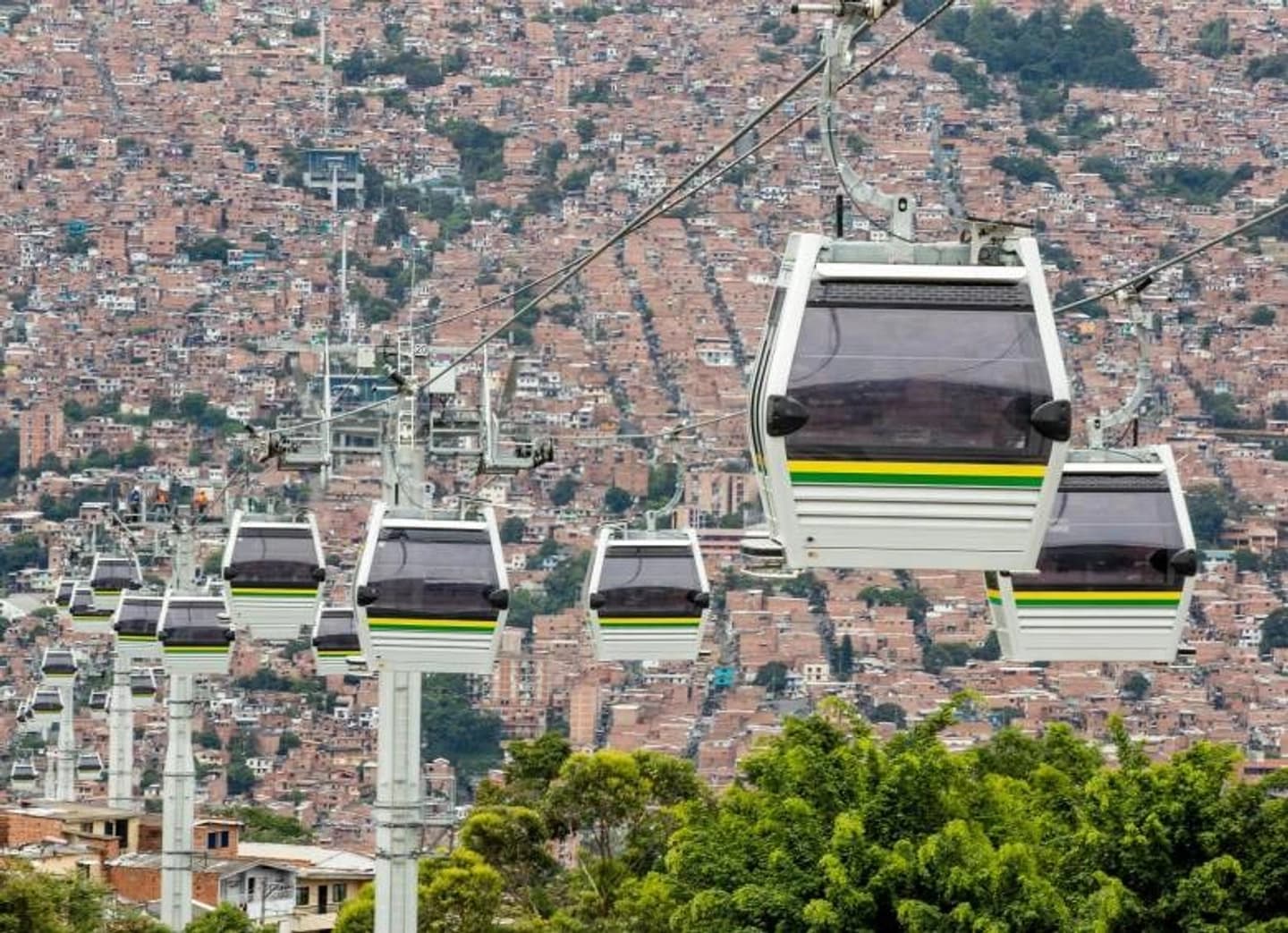 City tour por Medellín con Plaza Botero, Metro y Pueblito Paisa