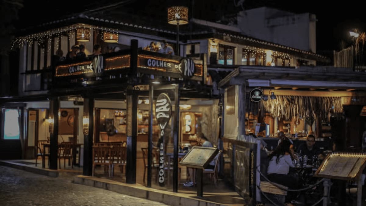 Excursión nocturna a Arraial d’Ajuda desde Porto Seguro