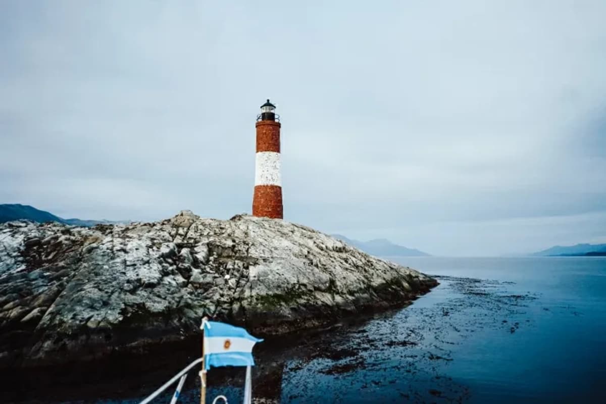 Navegación a la Isla Lobos, Faro y Canal Beagle