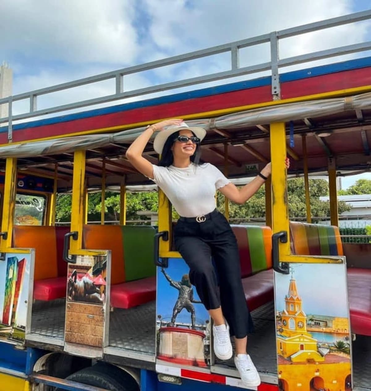 Cartagena: Explora con un city tour abordo de una chiva típica