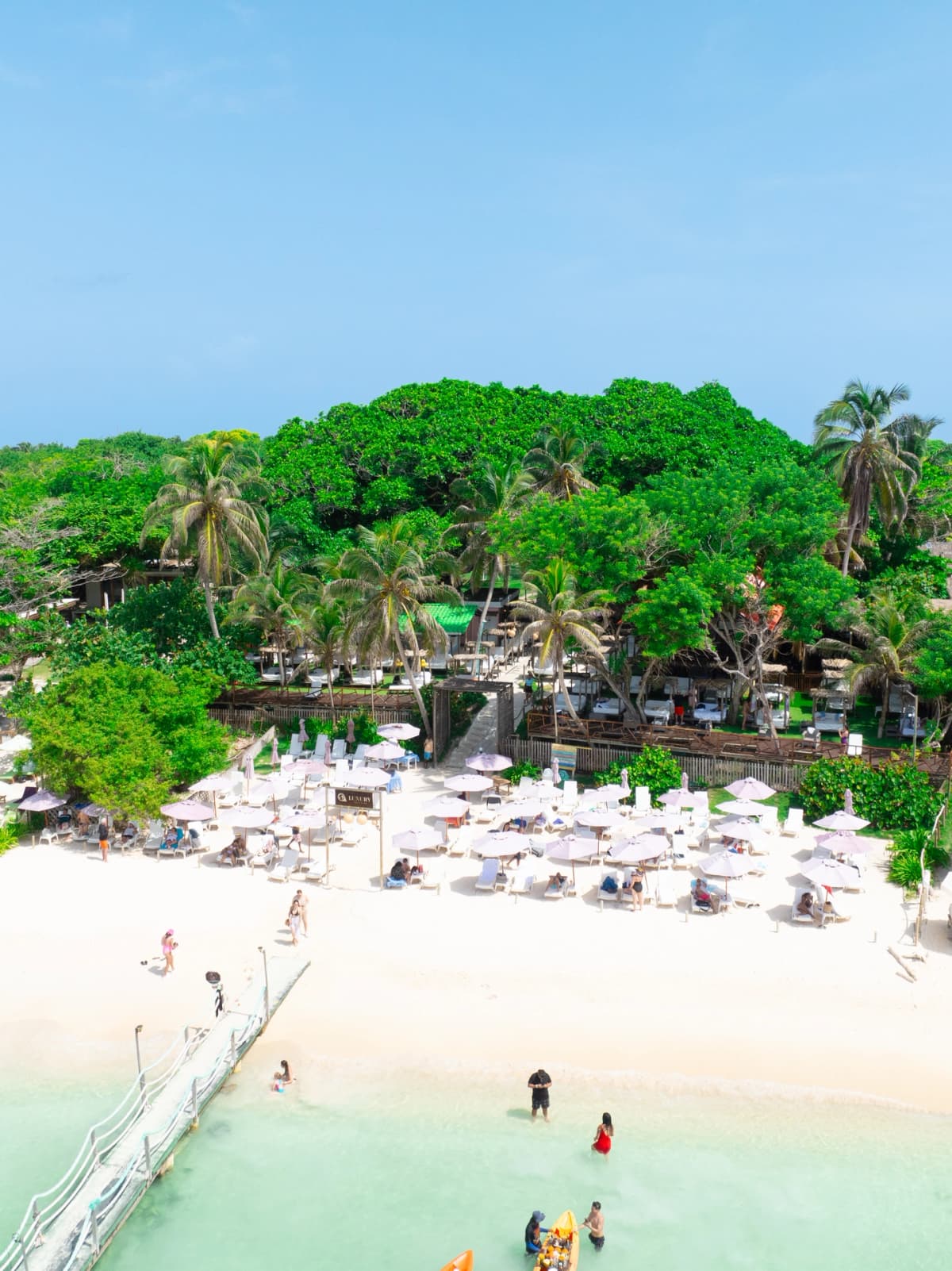 Tour por el día en Luxury Beach Club en Islas del Rosario desde Cartagena