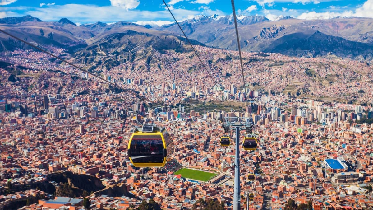 Tour urbano en teleférico con degustación típica en La Paz
