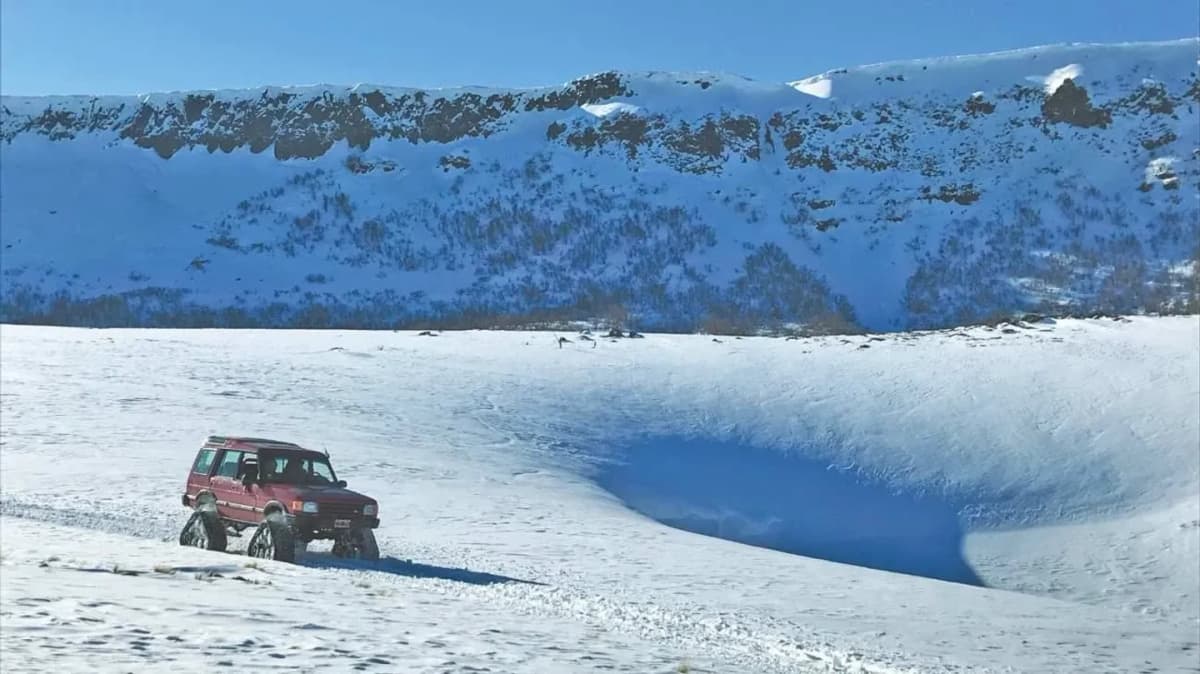 Experiencia Copahue en vehículo 4x4 y trineos