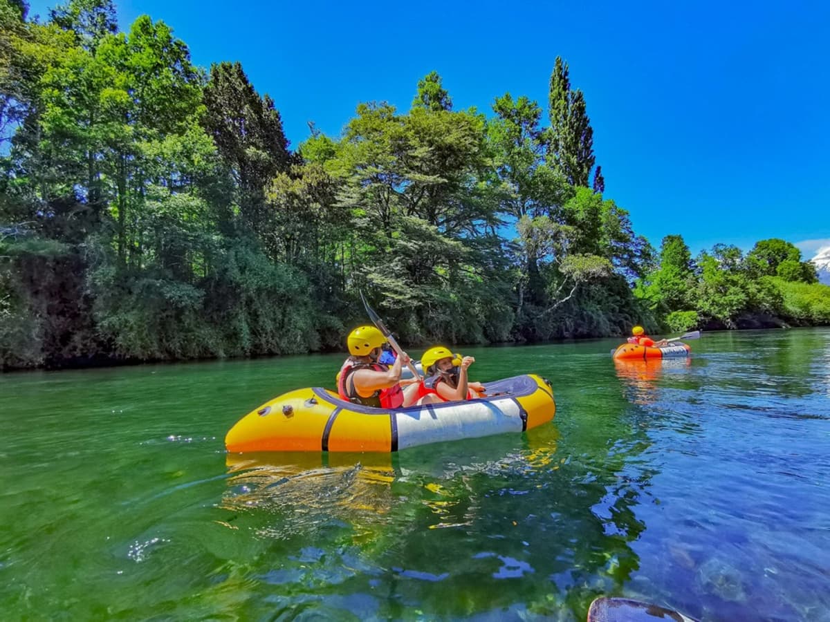 Explora Pucón en PackRaft: Navega por el Río Liucura