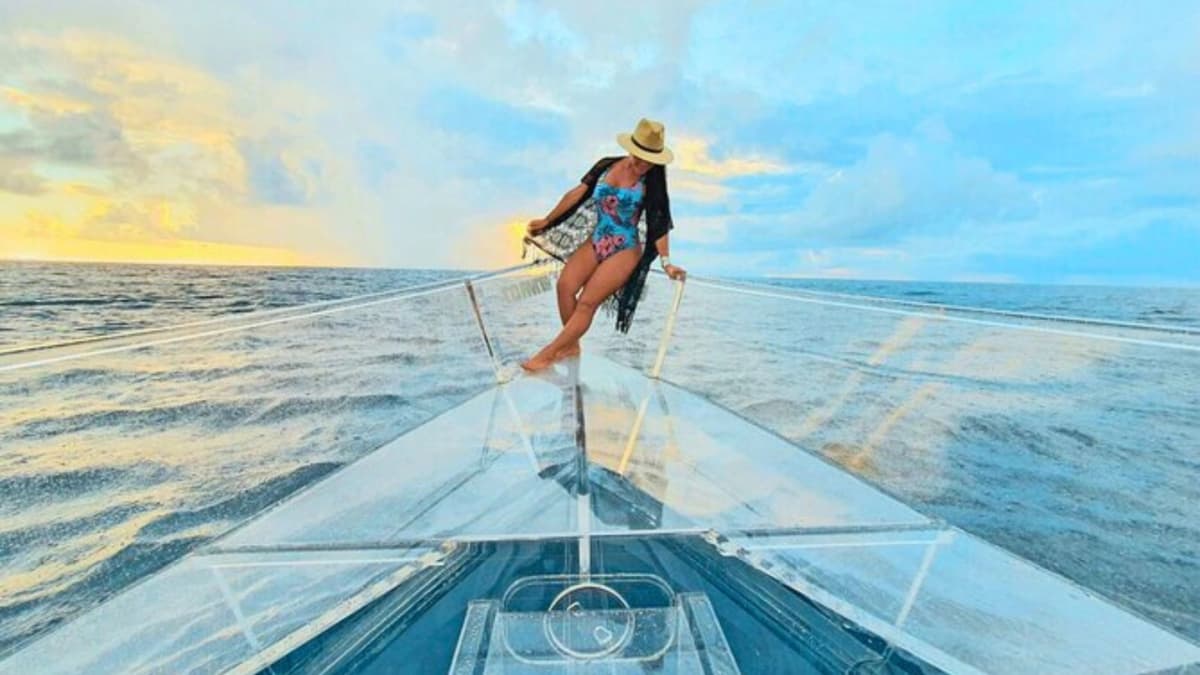 Glass-Bottom Boat Tour along the Coast of Isla Mujeres