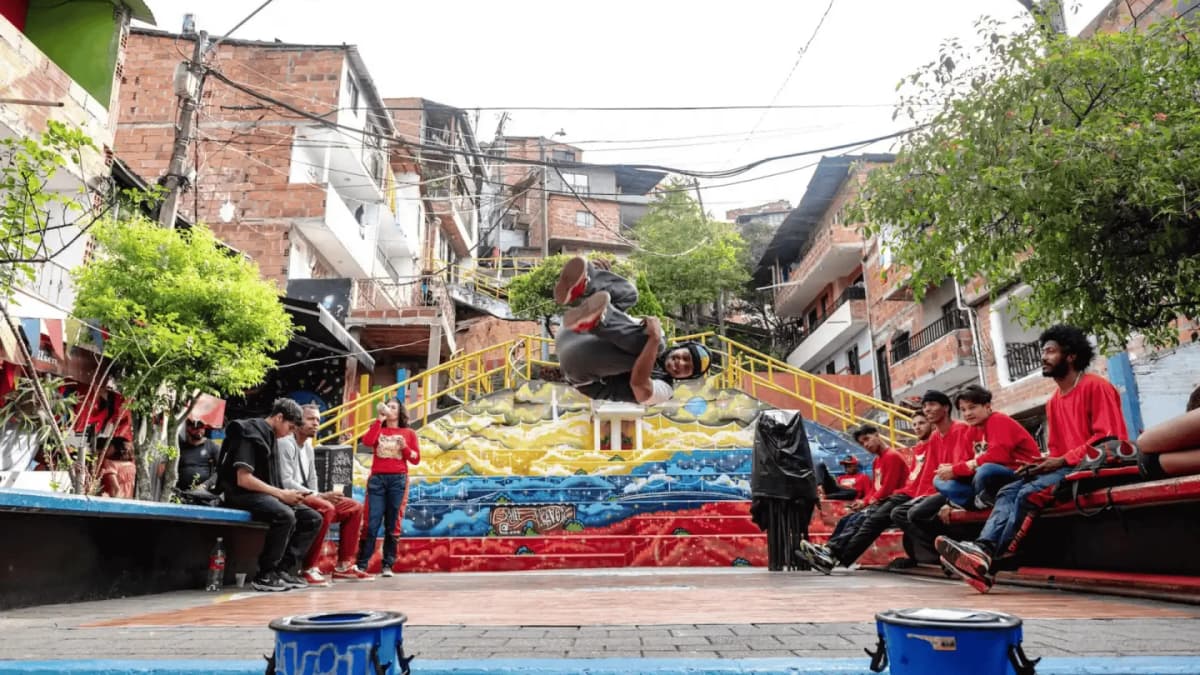 Graffiti Tour 13 in Medellín
