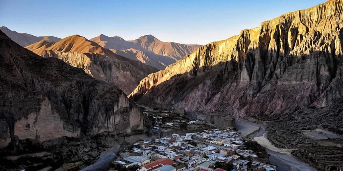 Excursión a Humahuaca e Iruya desde Salta