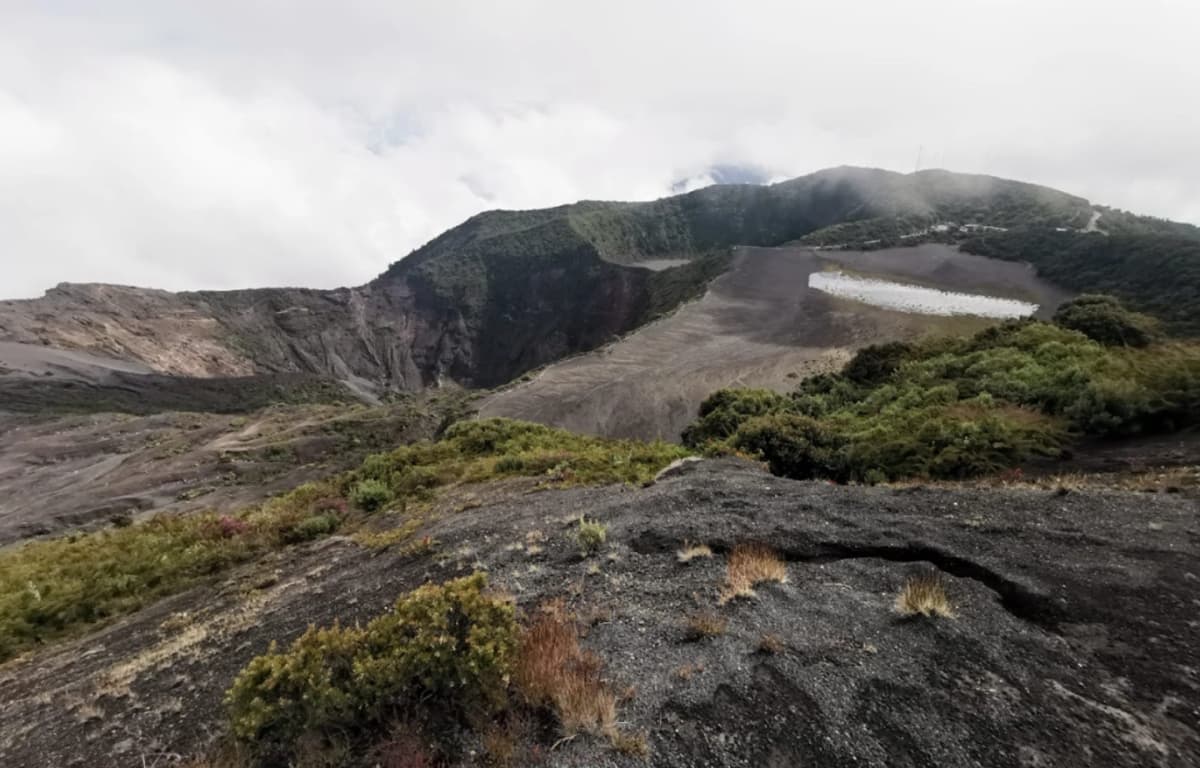 Tour de medio día al Volcán Irazú y Basílica de los Ángeles