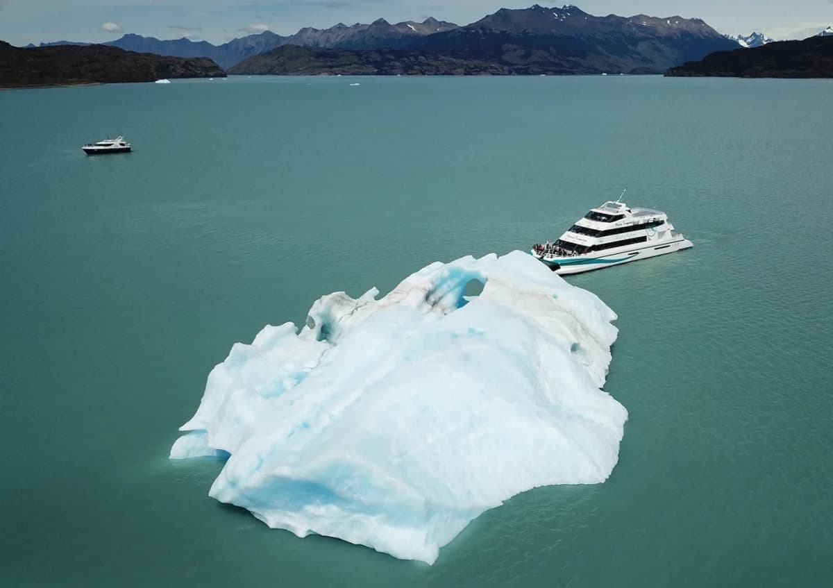 Navegación Glaciares Gourmet Classic y Desembarco