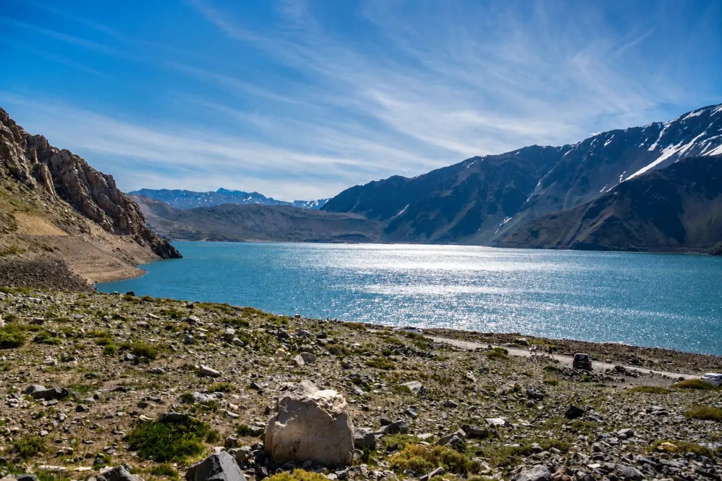 Tour to El Yeso Reservoir and Colina Hot Springs from Santiago