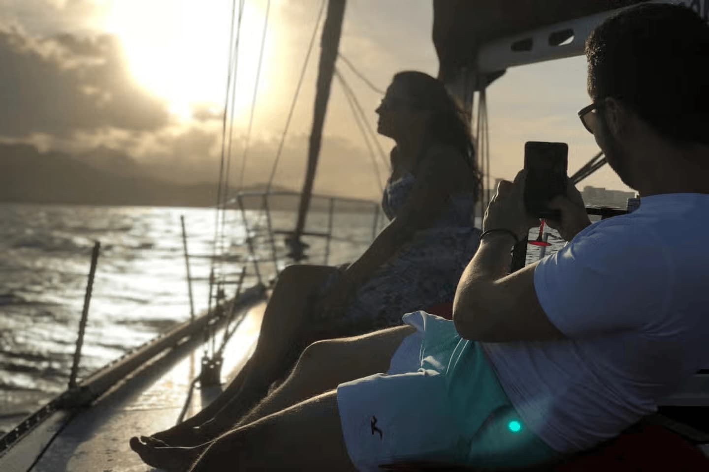 Passeio de Veleiro ao Pôr do Sol na Baía de Guanabara no Rio de Janeiro