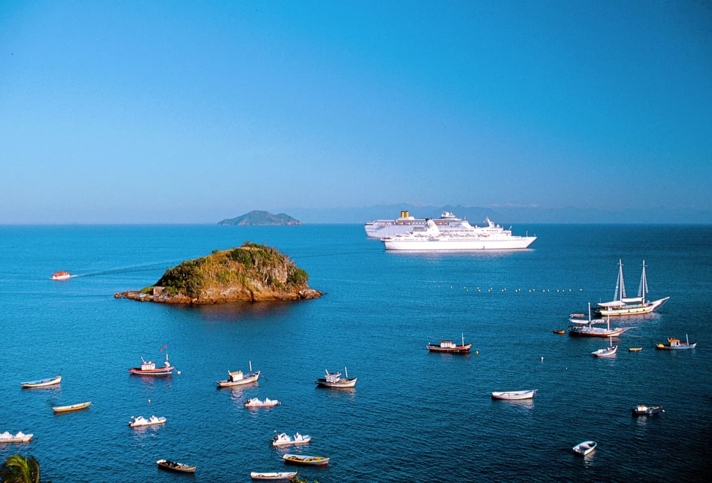 Passeio a Búzios com passeio de barco e almoço saindo do Rio de Janeiro