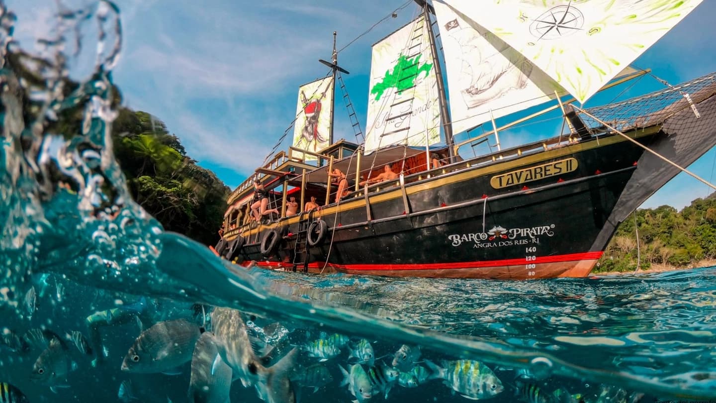 Ilha Grande em um barco pirata desde o Rio de Janeiro