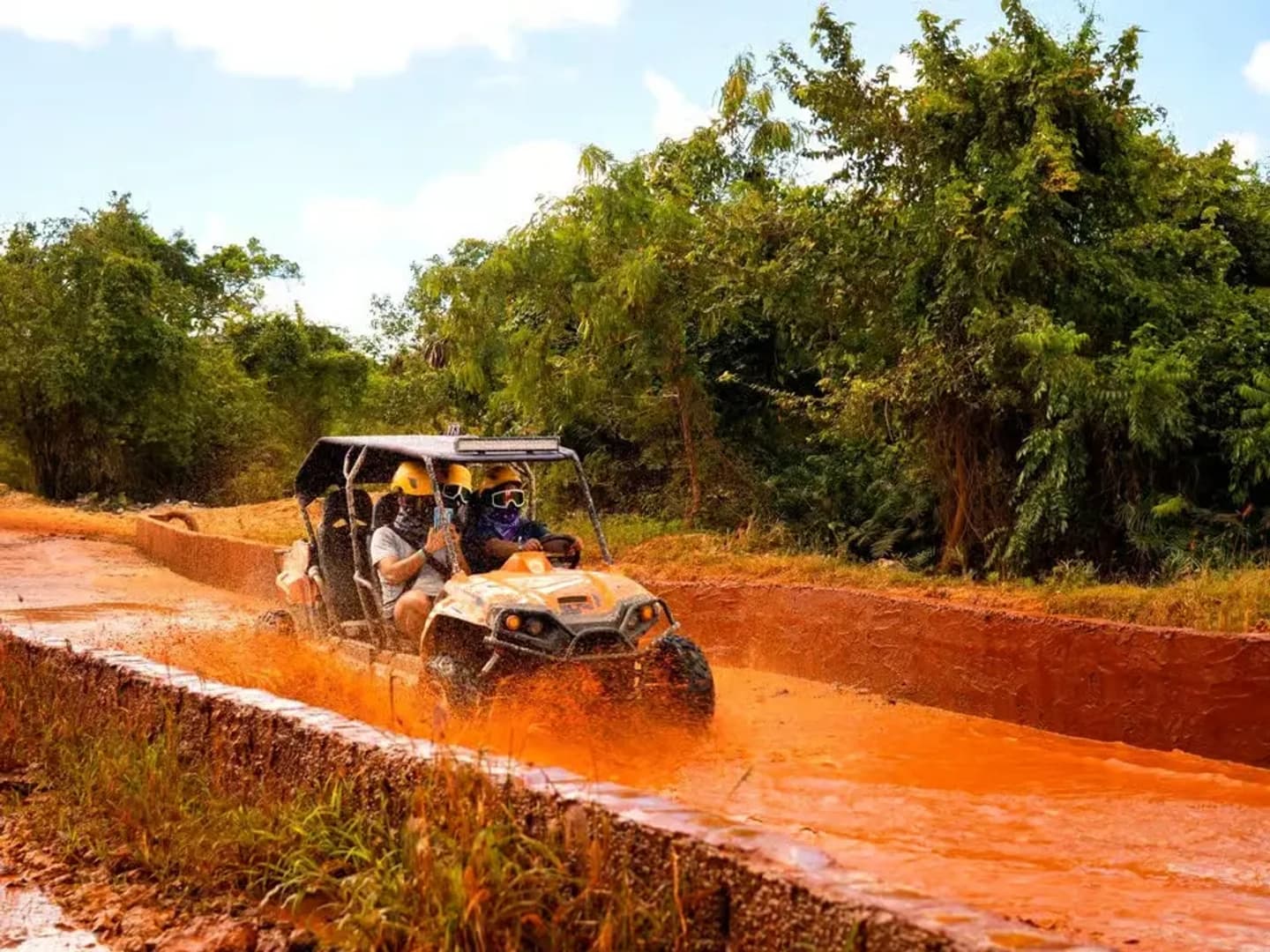 Punta Cana: tour en quad con cenote Iguanabonia y espectáculo taíno