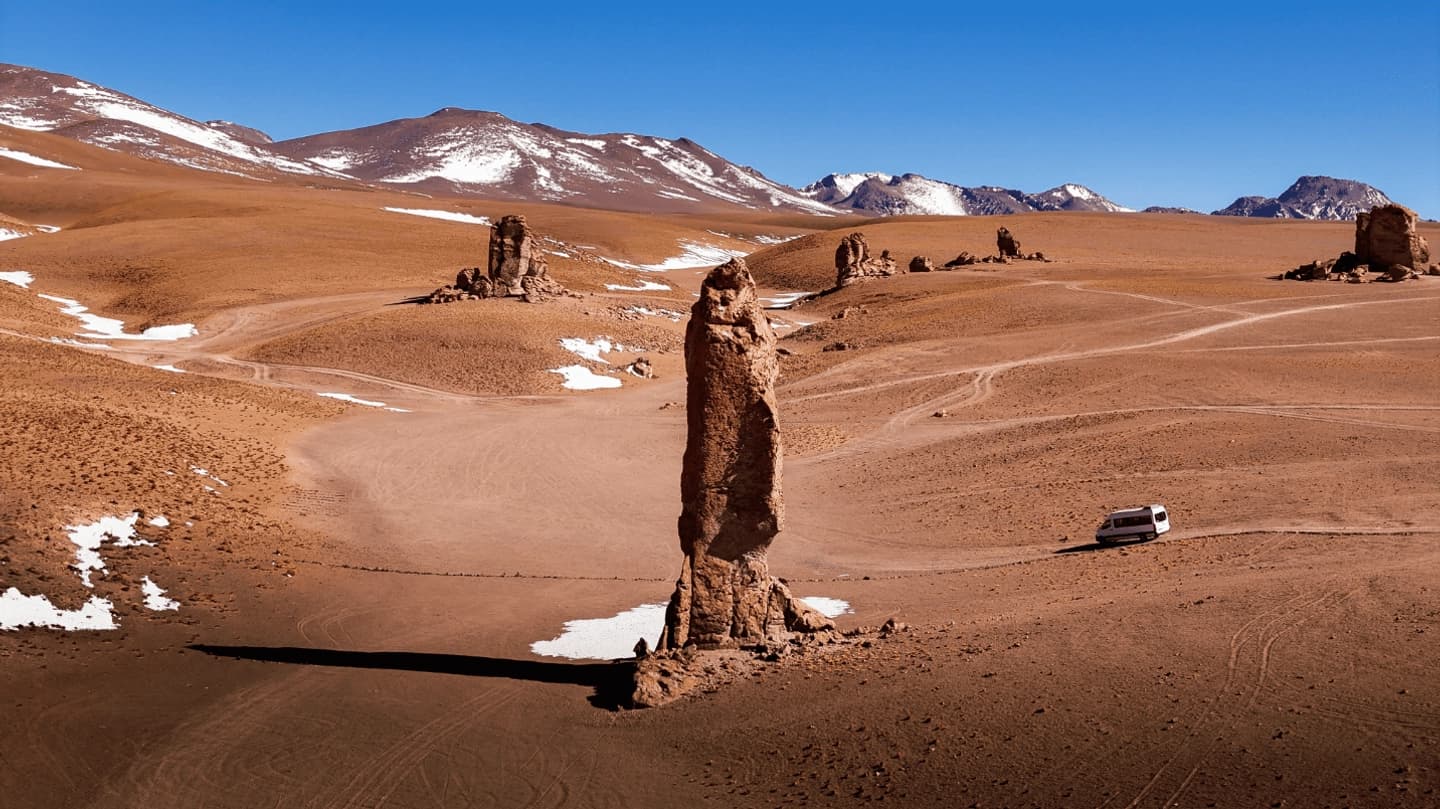 Tour a la Ruta de los Salares y Monjes de la Pacana desde San Pedro de Atacama