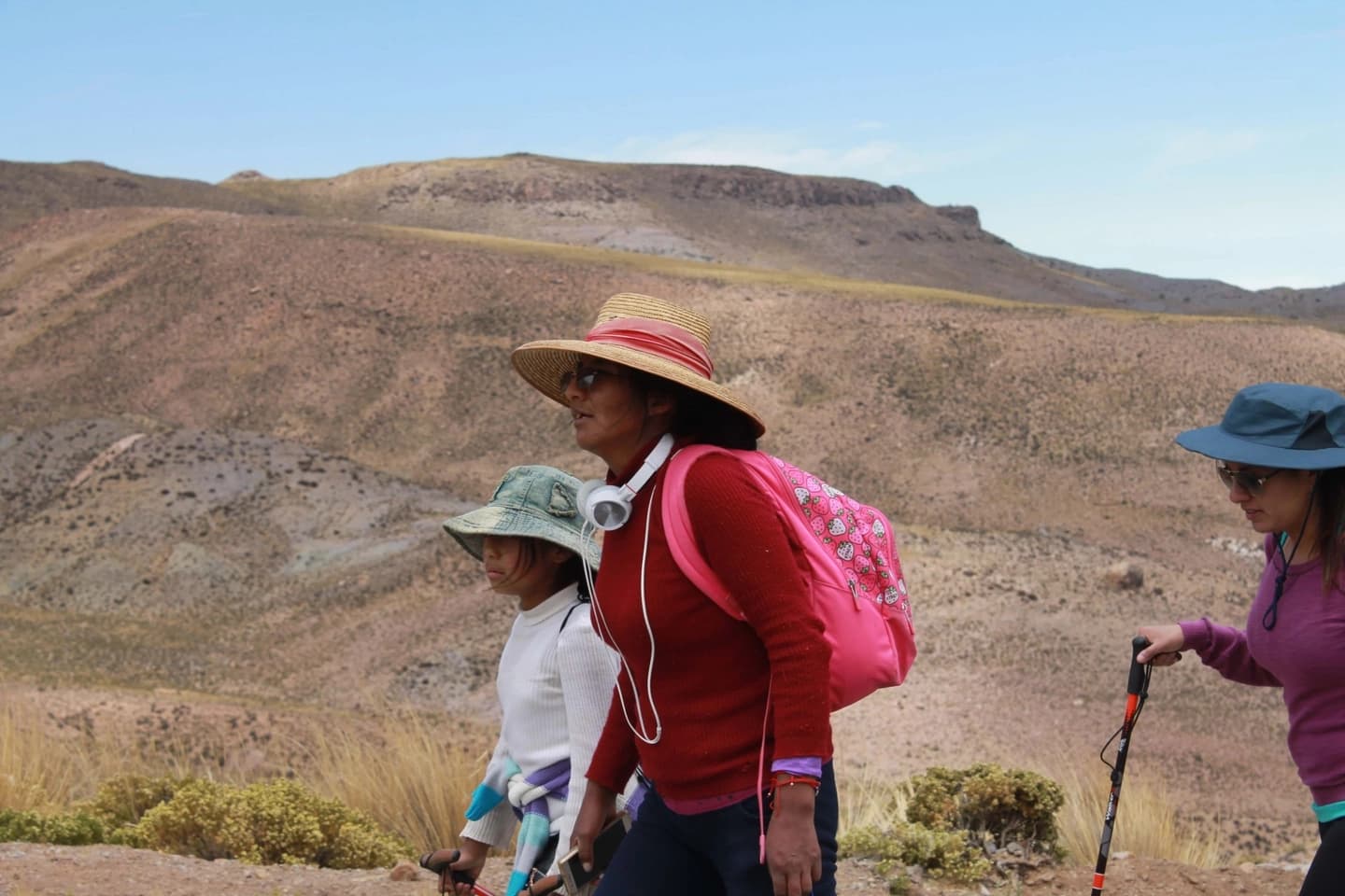 Trekking Termas de Jurasi: Caminhada entre Águas Termais e Paisagens Andinas