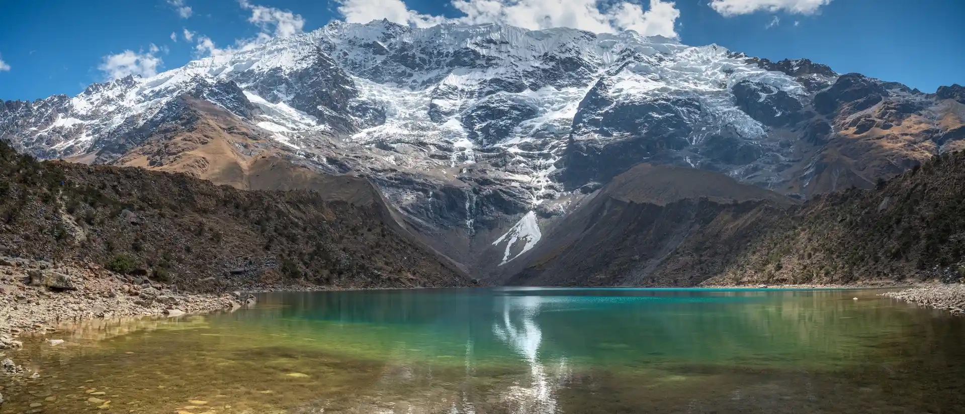 Laguna Humantay: aguas turquesas entre las montañas